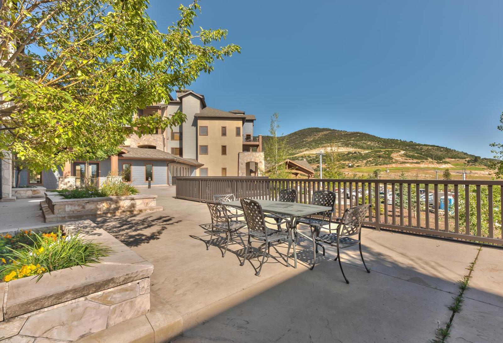 Silverado Lodge Corner One Bedroom by Canyons Village Rentals Main image 1