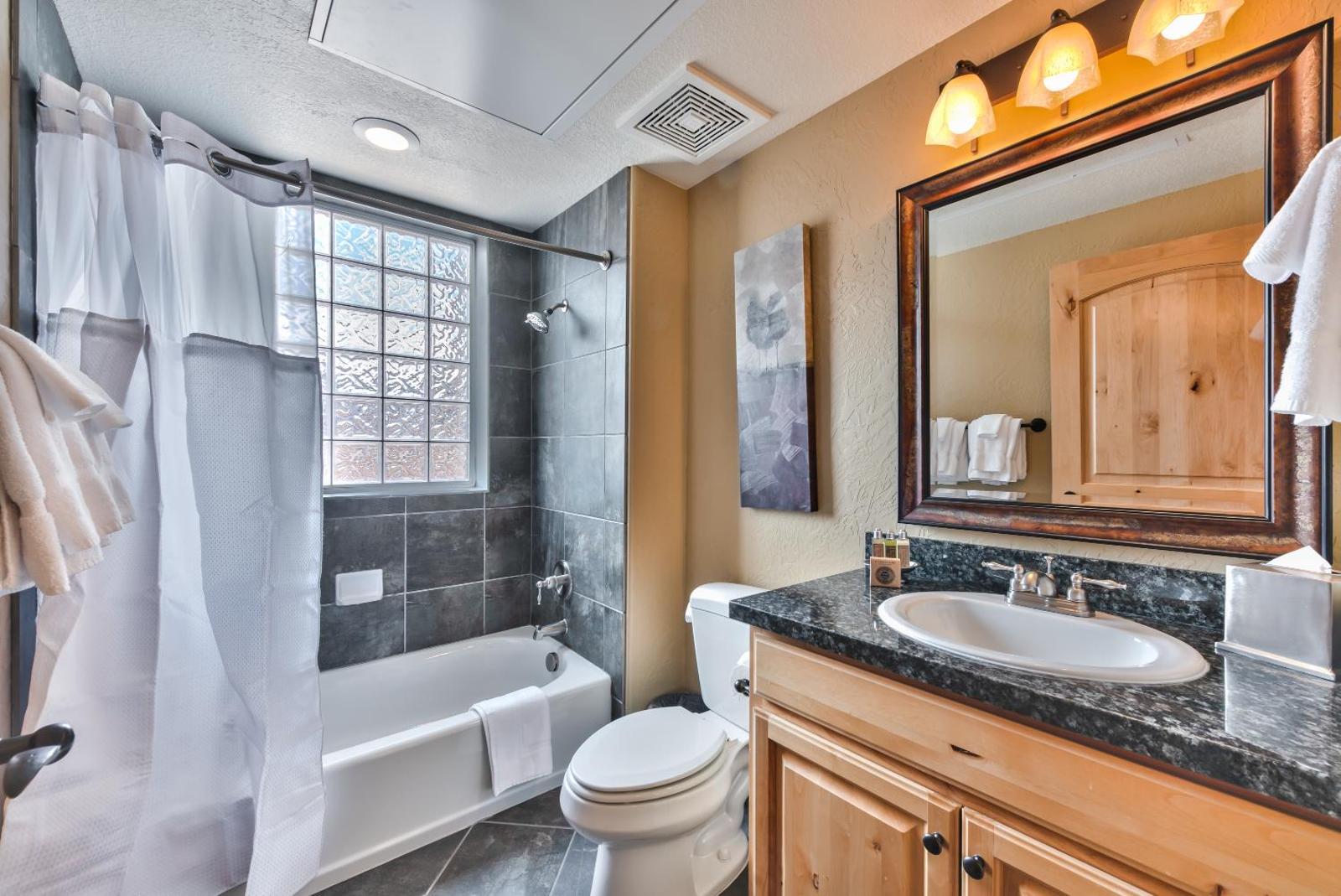 Silverado Lodge Corner One Bedroom by Canyons Village Rentals Main image 2